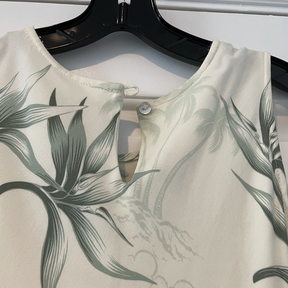 Off-white with Green Design Hawaiian Dress - Picture 6 of 6